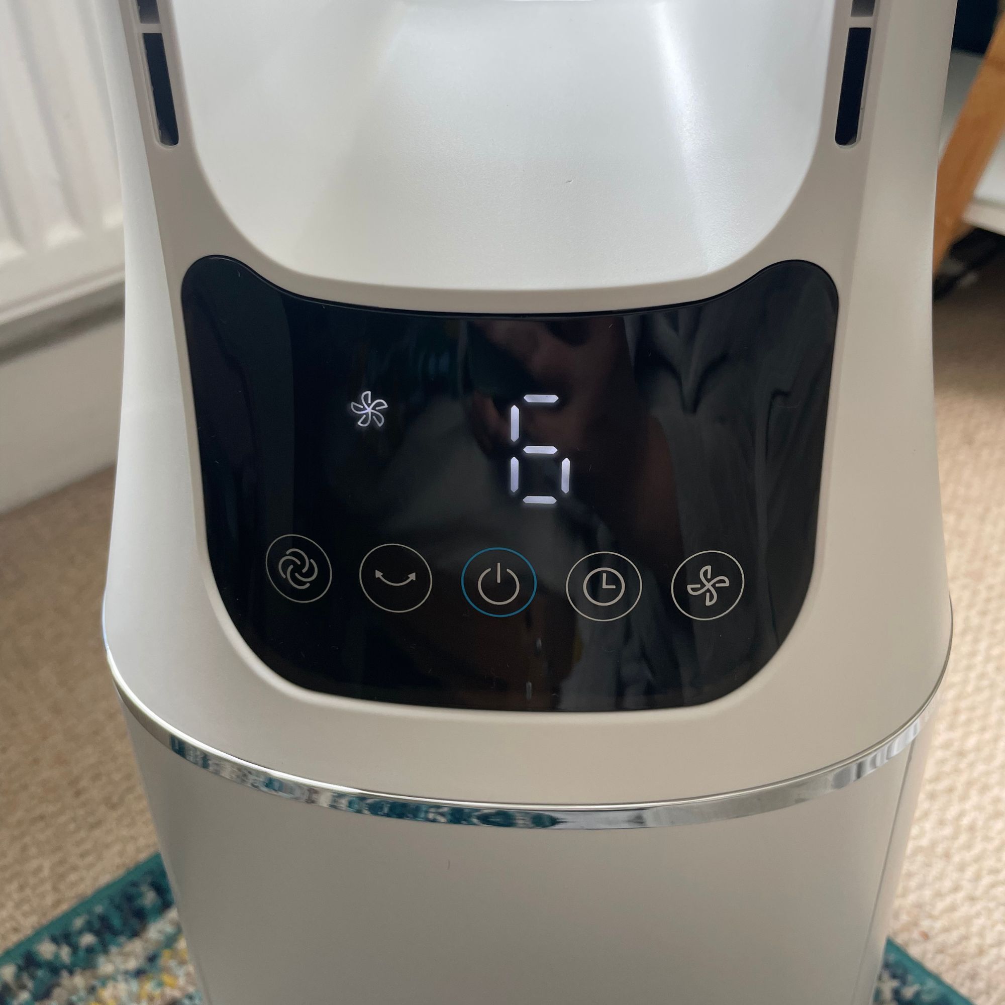 Close up of the LED screen of the Russell Hobbs RHBLDL12 Bladeless Tower Fan 