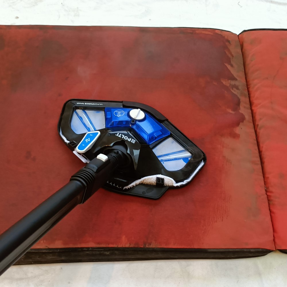 Cleaning dirty cushions with the Polti Vaporetto steam cleaner