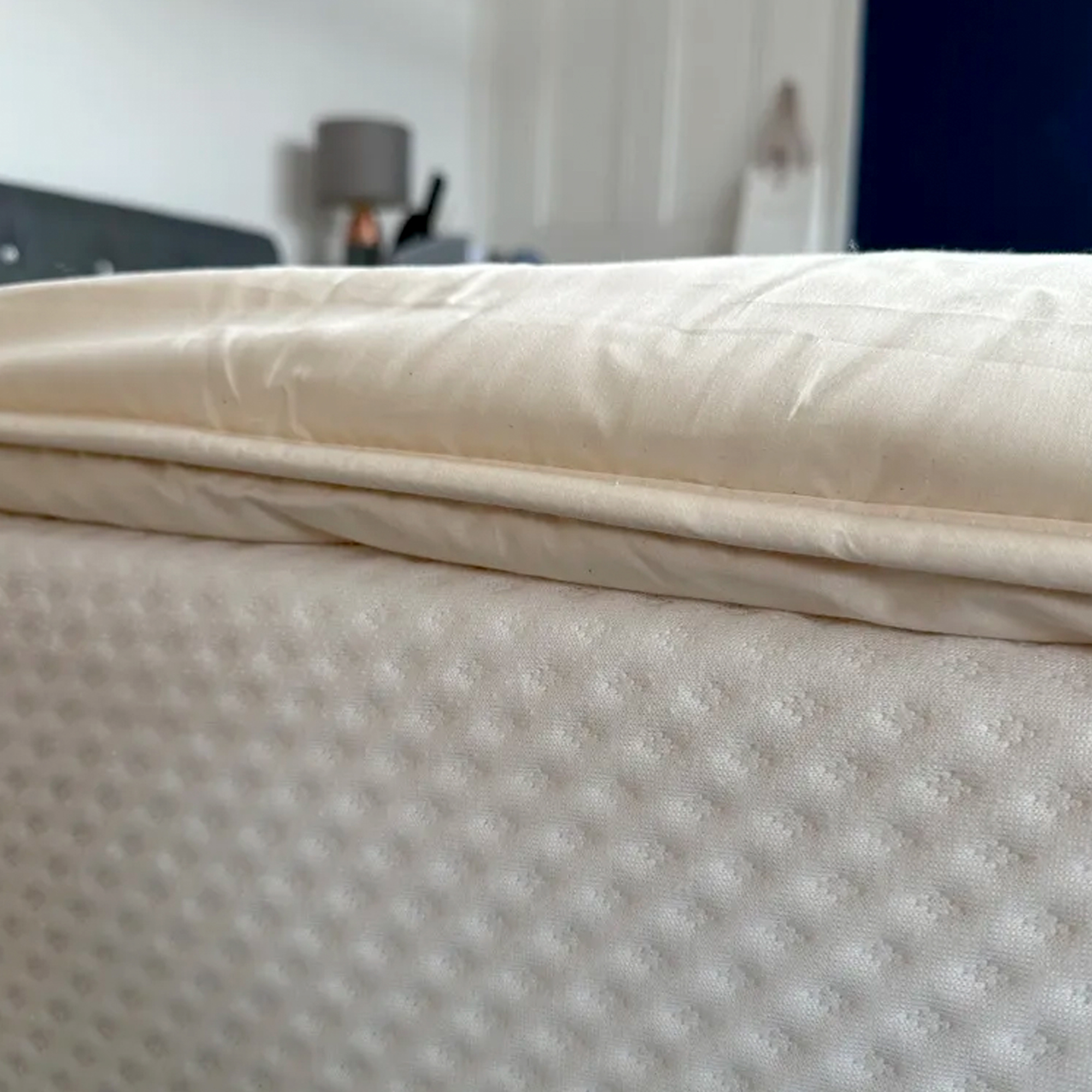 The side of the Woolroom Deluxe Wool Mattress Topper